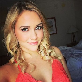 Mia Malkova Selfie